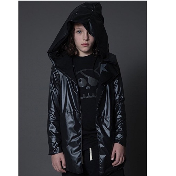 Kid’s NUNUNU Unisex Reversible Hooded Cape - Picture 3 of 3